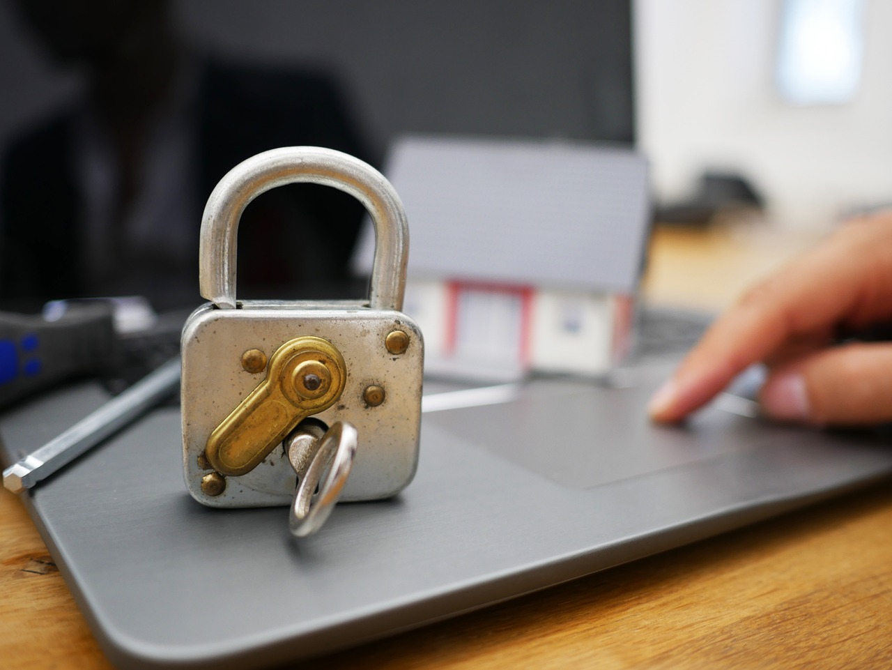 摩臣5话稳代理平台